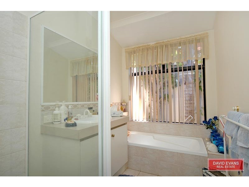 42 Golf Links Drive, Carramar WA 6031