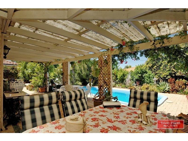 42 Golf Links Drive, Carramar WA 6031