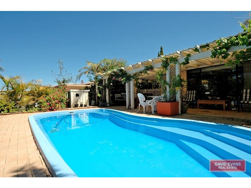 42 Golf Links Drive, Carramar WA 6031