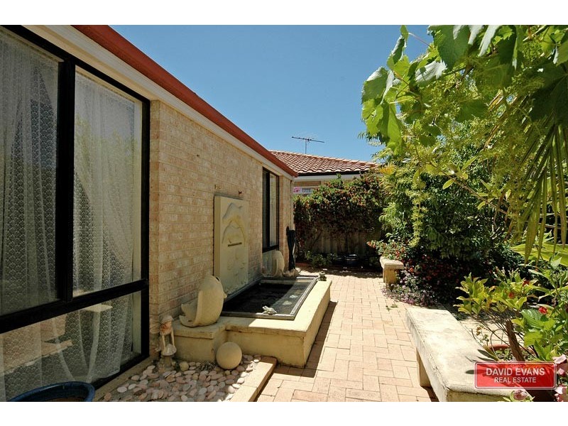 42 Golf Links Drive, Carramar WA 6031