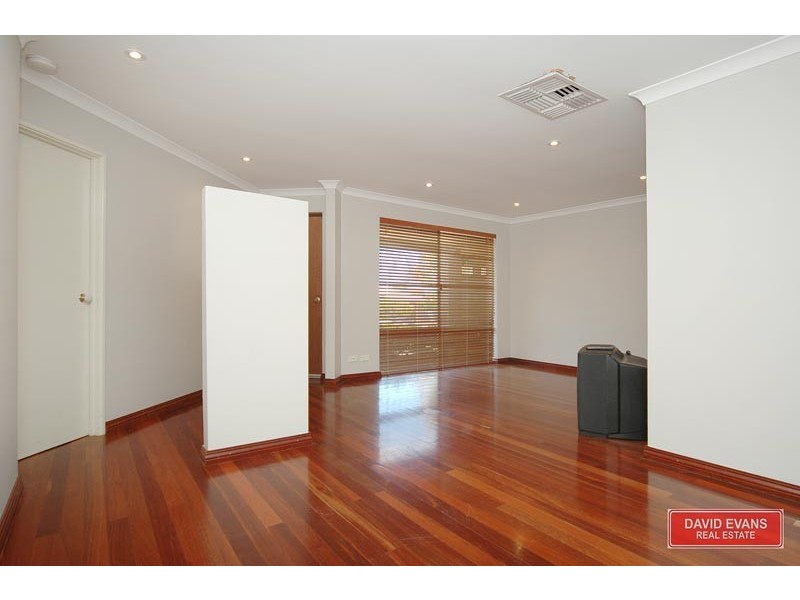 15 Glenfine Way, Carramar WA 6031