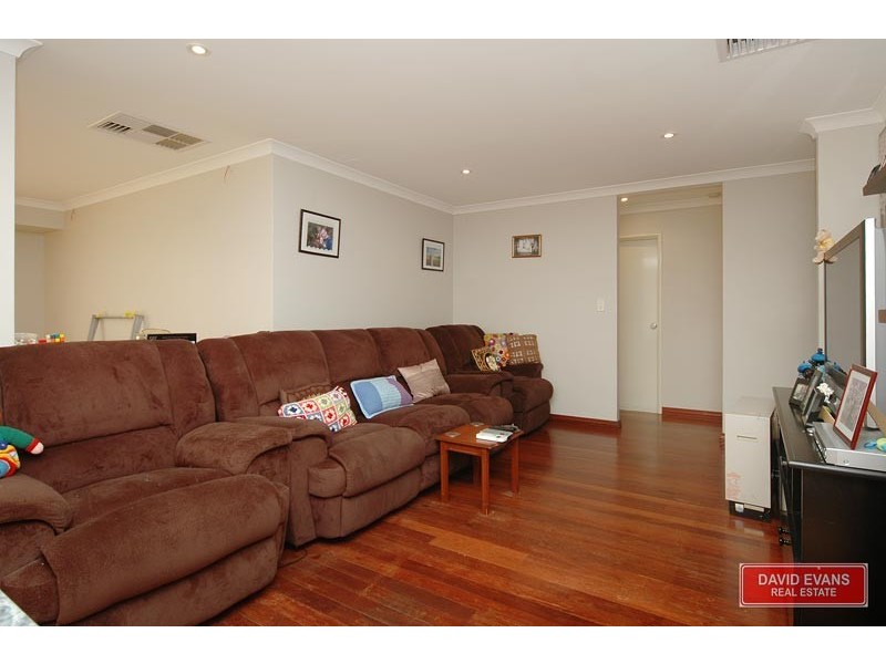 15 Glenfine Way, Carramar WA 6031