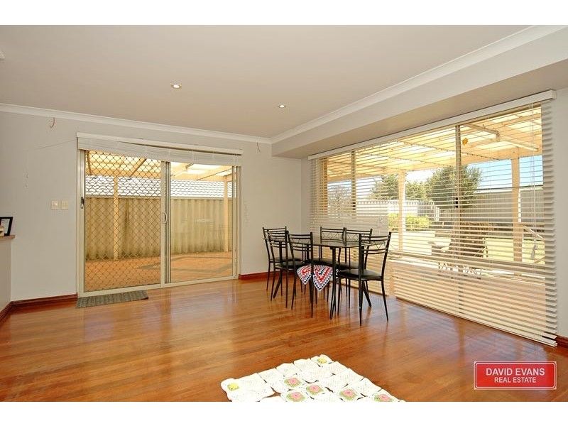 15 Glenfine Way, Carramar WA 6031