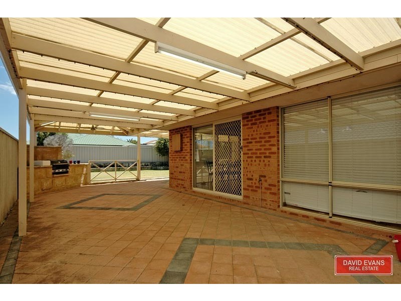 15 Glenfine Way, Carramar WA 6031