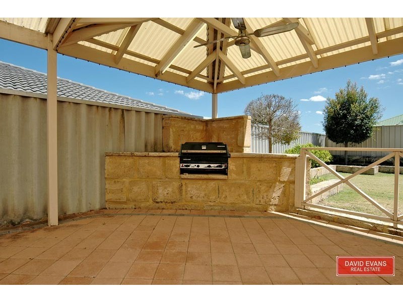 15 Glenfine Way, Carramar WA 6031