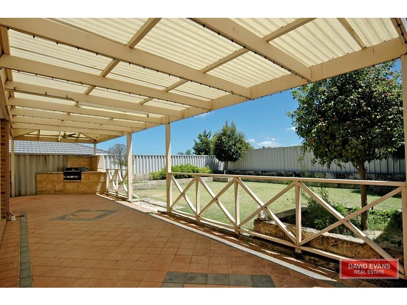 15 Glenfine Way, Carramar WA 6031