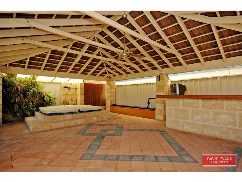 15 Glenfine Way, Carramar WA 6031