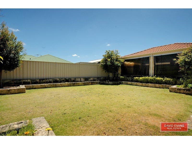 15 Glenfine Way, Carramar WA 6031