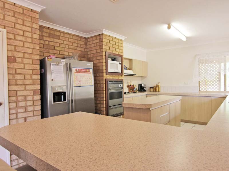 74 WOOLLY BUSH LOOP, Woodridge WA 6041