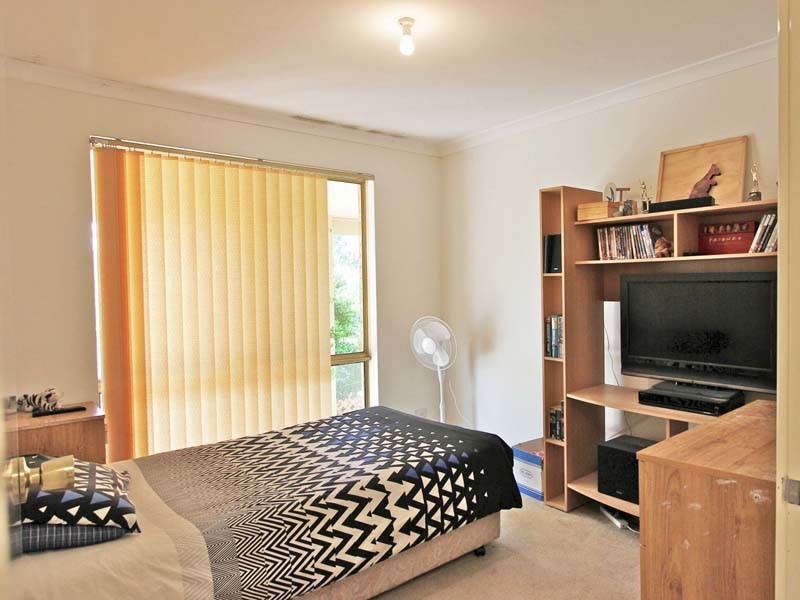 74 WOOLLY BUSH LOOP, Woodridge WA 6041