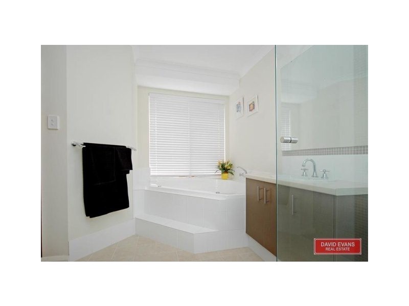 9 REDSTONE TRAIL, Ellenbrook WA 6069