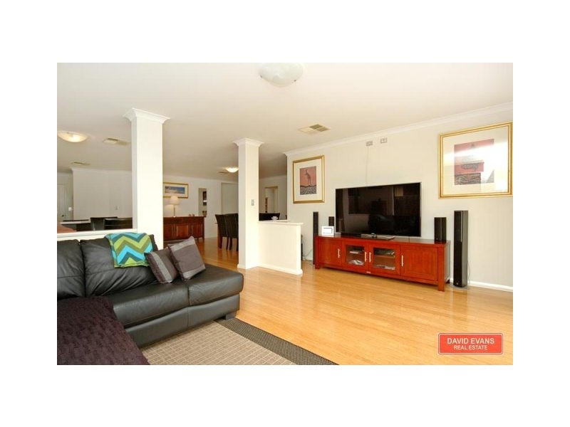 9 REDSTONE TRAIL, Ellenbrook WA 6069