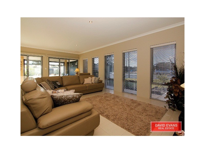 122 Golf Links Drive, Carramar WA 6031