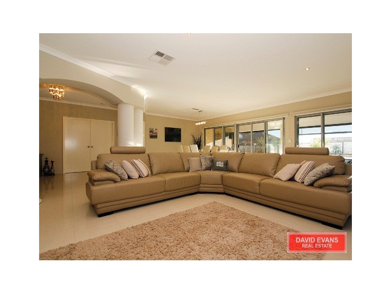 122 Golf Links Drive, Carramar WA 6031