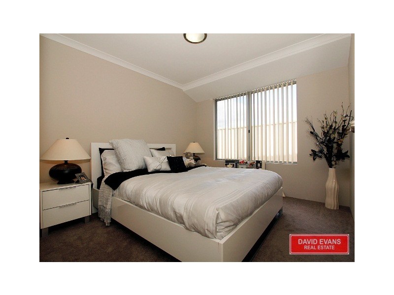 122 Golf Links Drive, Carramar WA 6031