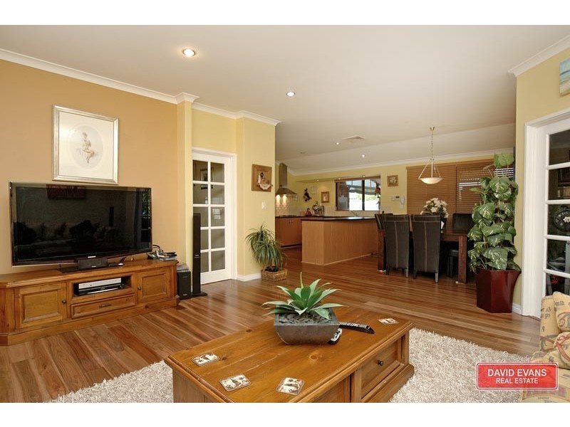 98 Clydebank Crescent, Kinross WA 6028