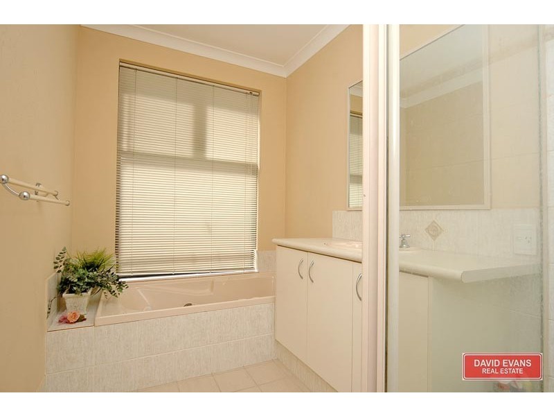 98 Clydebank Crescent, Kinross WA 6028