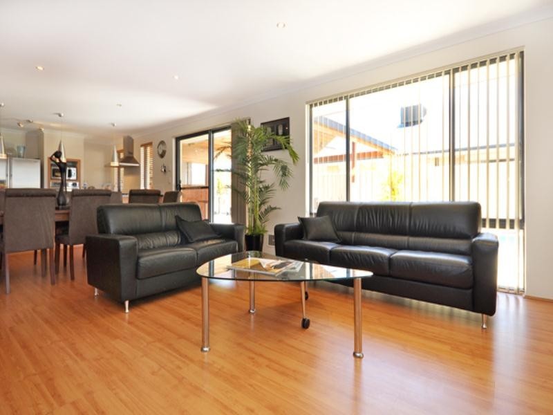 7 Daimler Drive, Tapping WA 6065