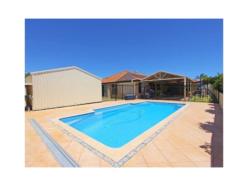 8 Danja Rise, Hocking WA 6065