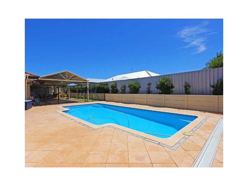 8 Danja Rise, Hocking WA 6065