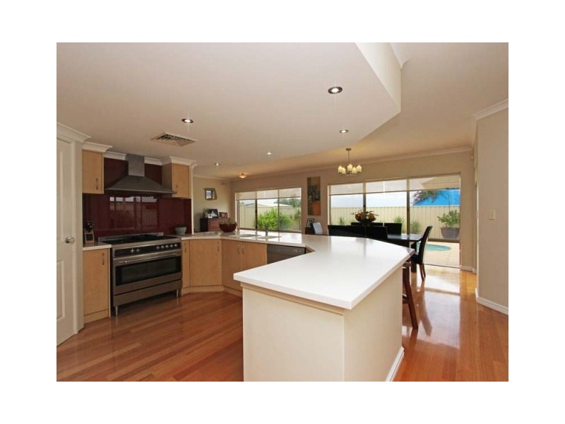 11 Narrien Loop, Hocking WA 6065