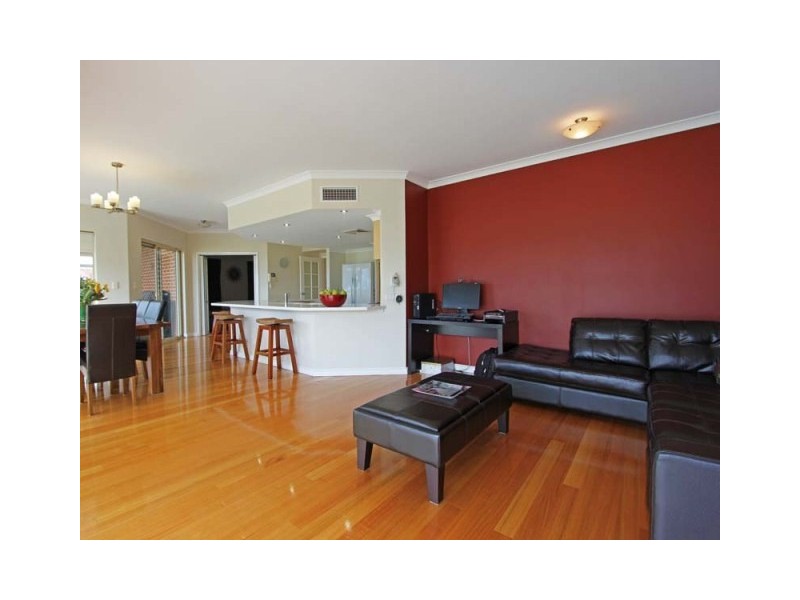 11 Narrien Loop, Hocking WA 6065