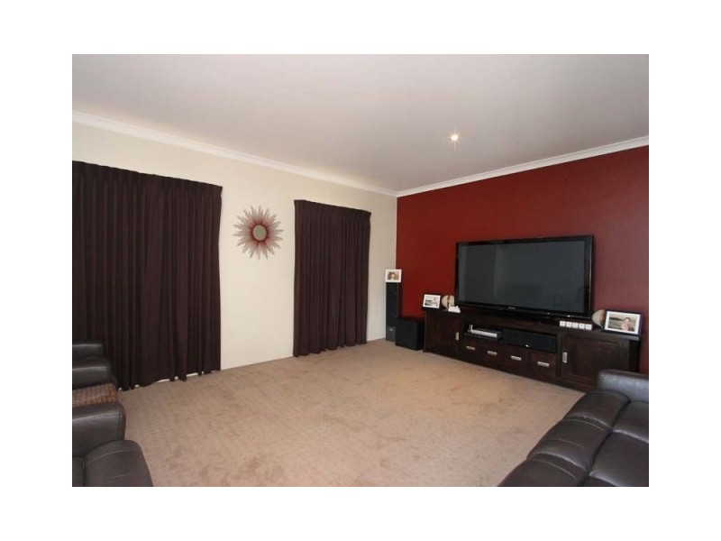 11 Narrien Loop, Hocking WA 6065