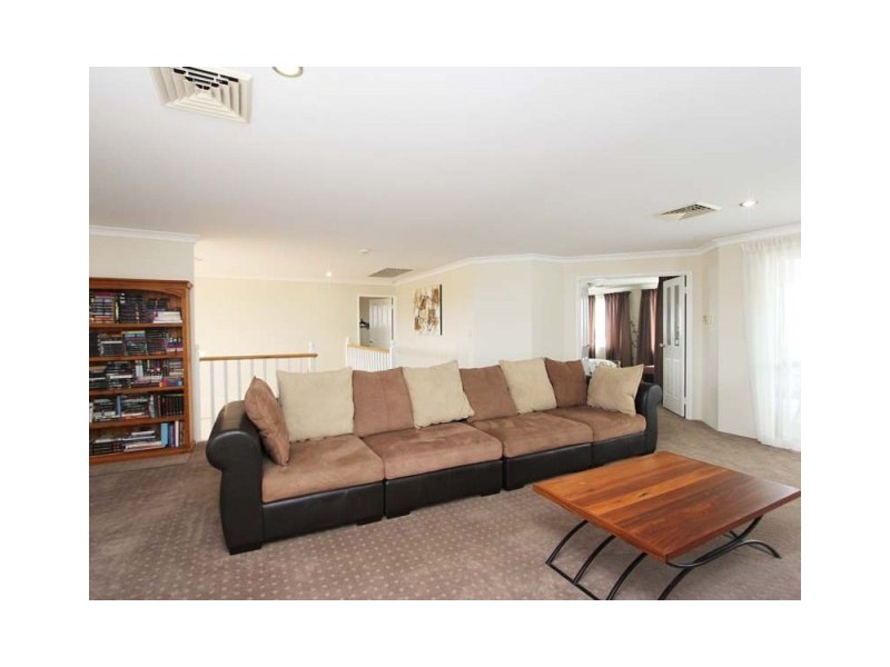 11 Narrien Loop, Hocking WA 6065