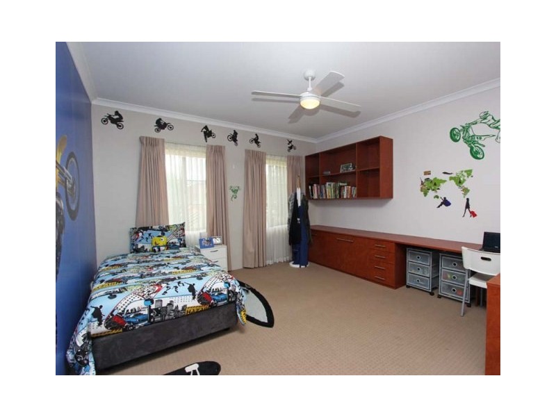 11 Narrien Loop, Hocking WA 6065