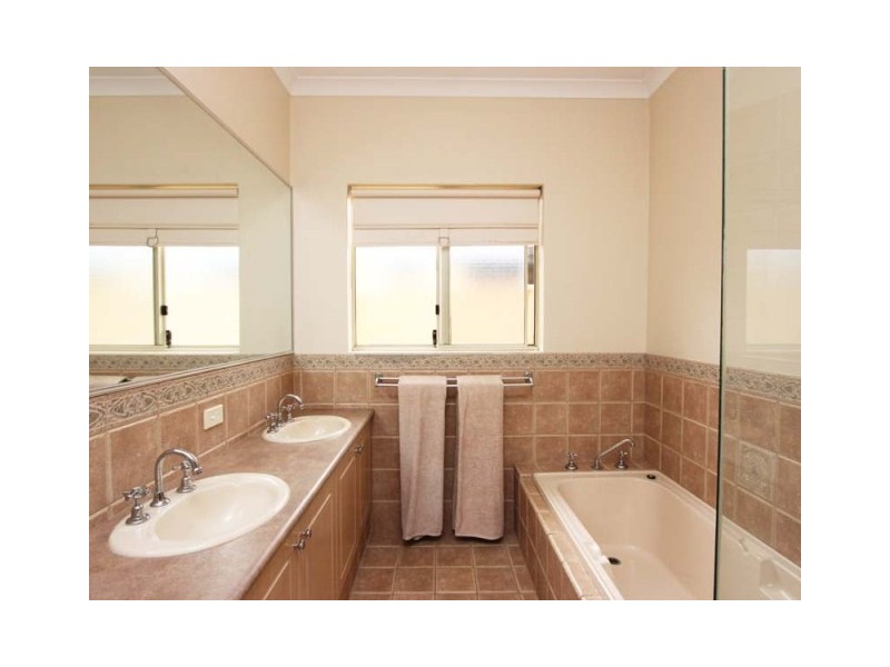 11 Narrien Loop, Hocking WA 6065