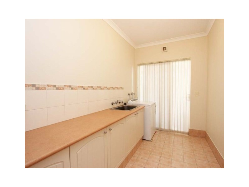 11 Narrien Loop, Hocking WA 6065