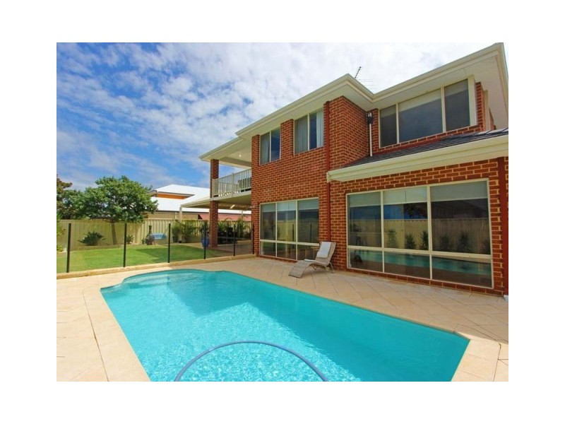 11 Narrien Loop, Hocking WA 6065