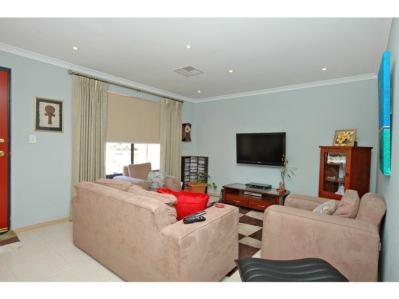 39 Shiralee Bend, Carramar WA 6031