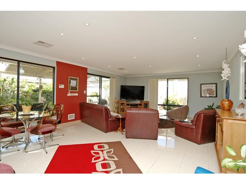 39 Shiralee Bend, Carramar WA 6031