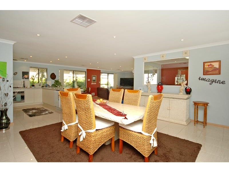 39 Shiralee Bend, Carramar WA 6031