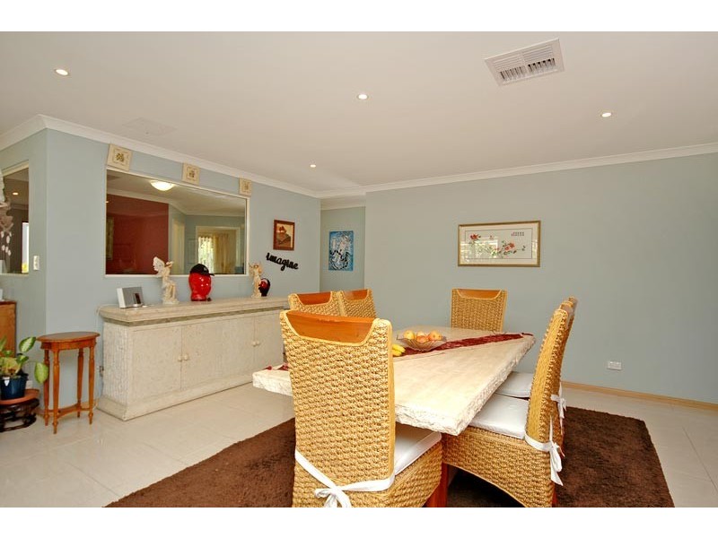 39 Shiralee Bend, Carramar WA 6031