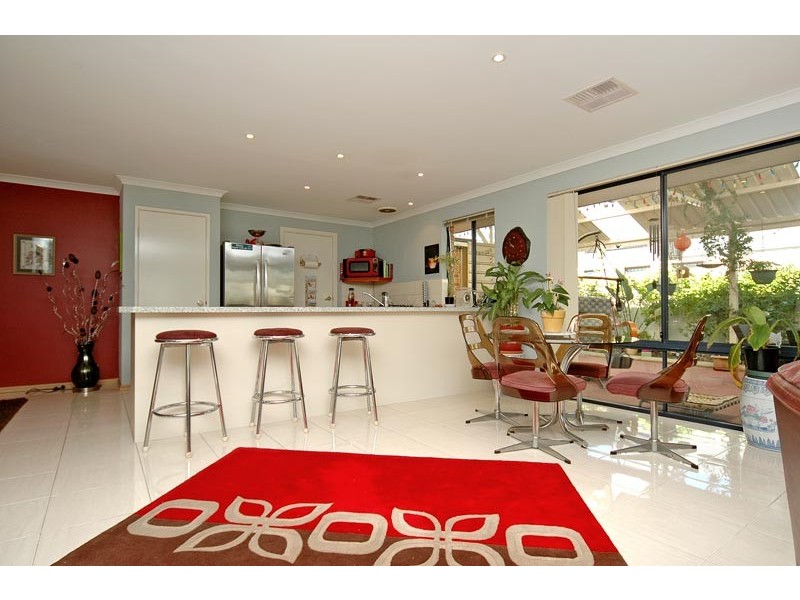 39 Shiralee Bend, Carramar WA 6031