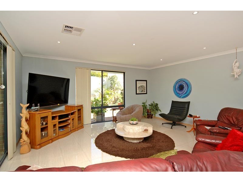 39 Shiralee Bend, Carramar WA 6031