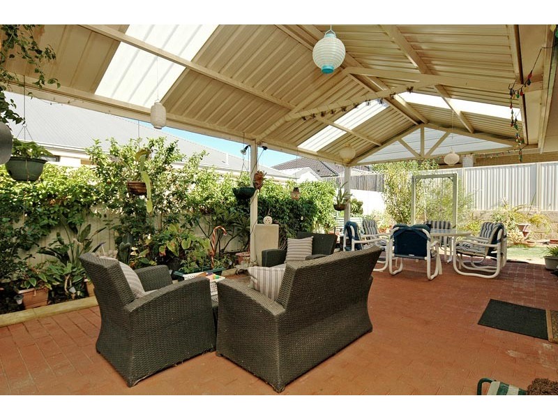 39 Shiralee Bend, Carramar WA 6031