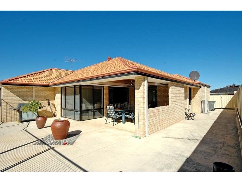 14 Kirkimbie Street, Carramar WA 6031