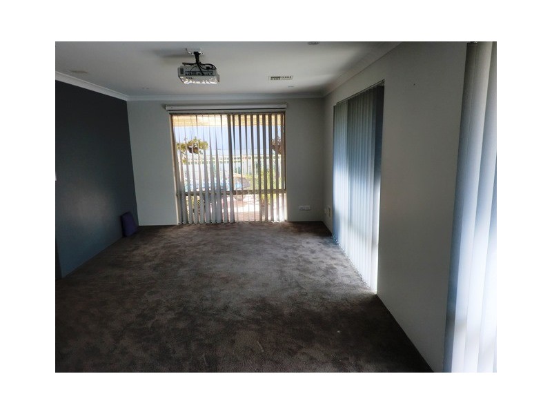 28 MONALTRIE LOOP, Carramar WA 6031