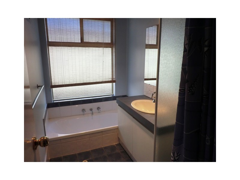 28 MONALTRIE LOOP, Carramar WA 6031