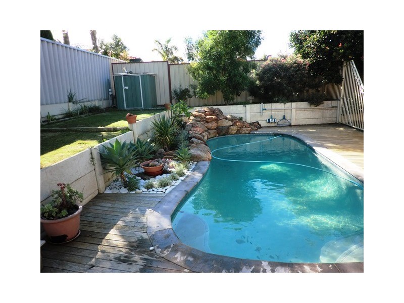 28 MONALTRIE LOOP, Carramar WA 6031