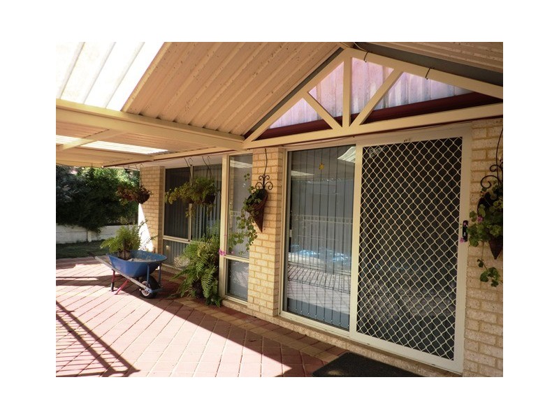 28 MONALTRIE LOOP, Carramar WA 6031