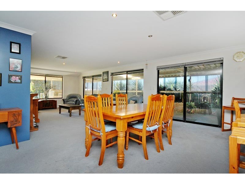 6 Evans Place, Two Rocks WA 6037