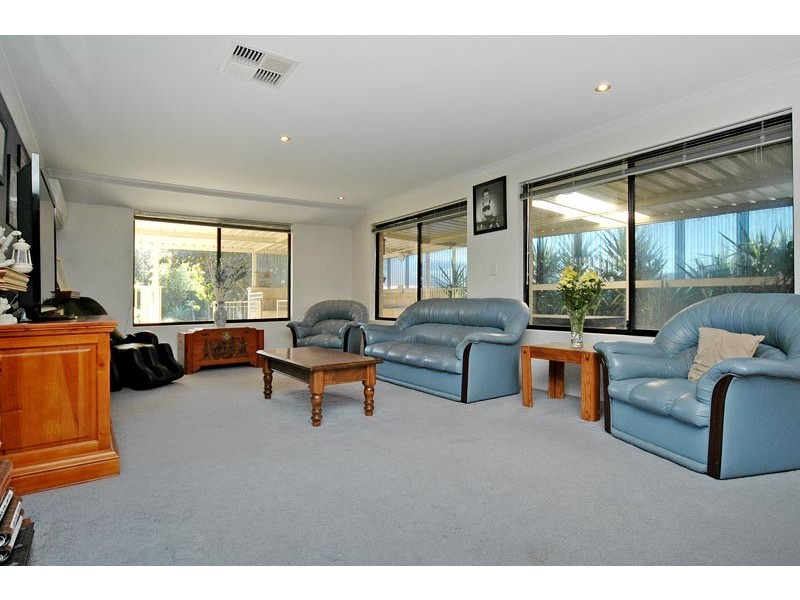 6 Evans Place, Two Rocks WA 6037