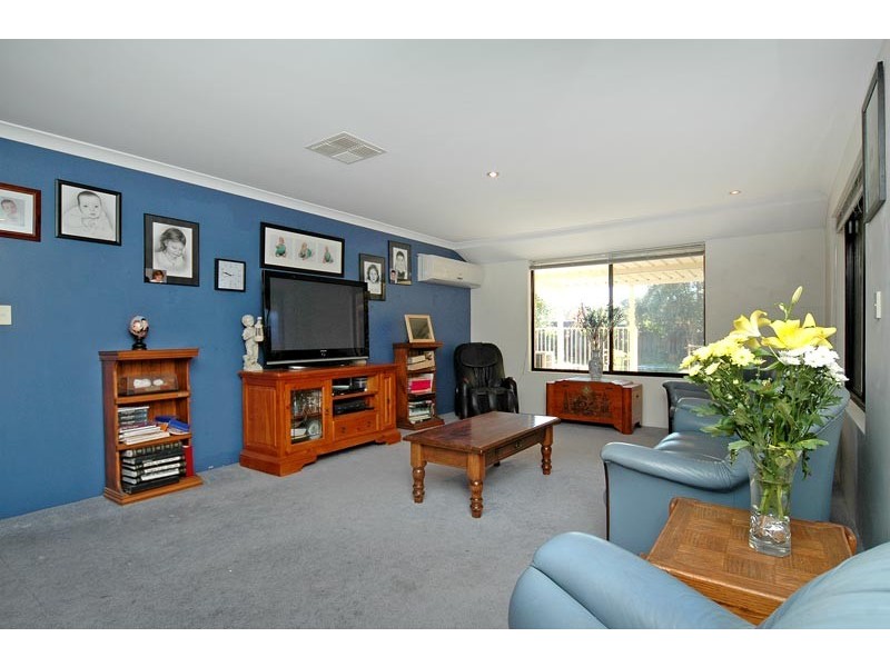 6 Evans Place, Two Rocks WA 6037