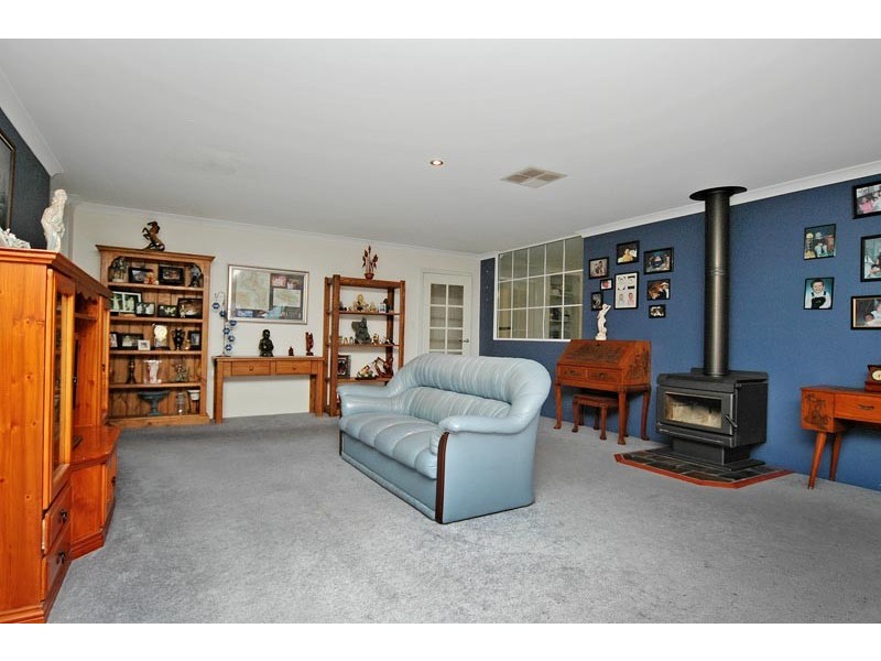 6 Evans Place, Two Rocks WA 6037