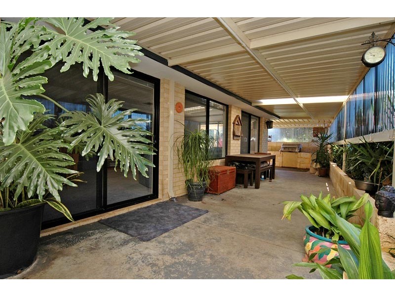 6 Evans Place, Two Rocks WA 6037