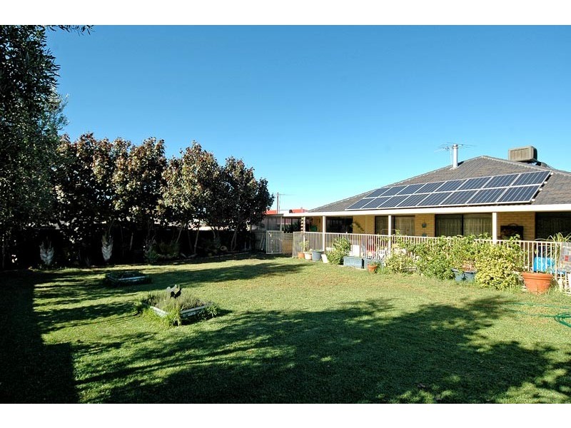 6 Evans Place, Two Rocks WA 6037